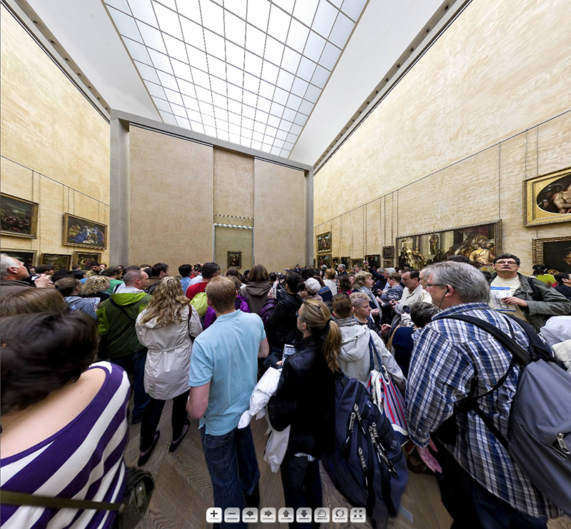 Lo smartphone per entrare al Louvre