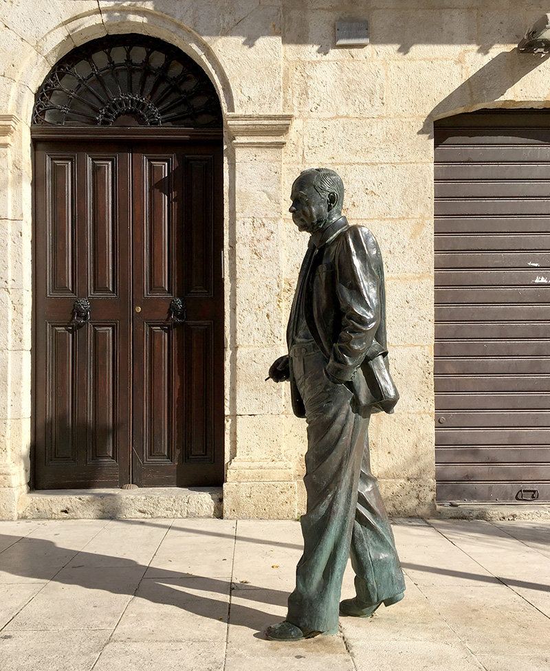 statua di Sciascia a Racalmuto